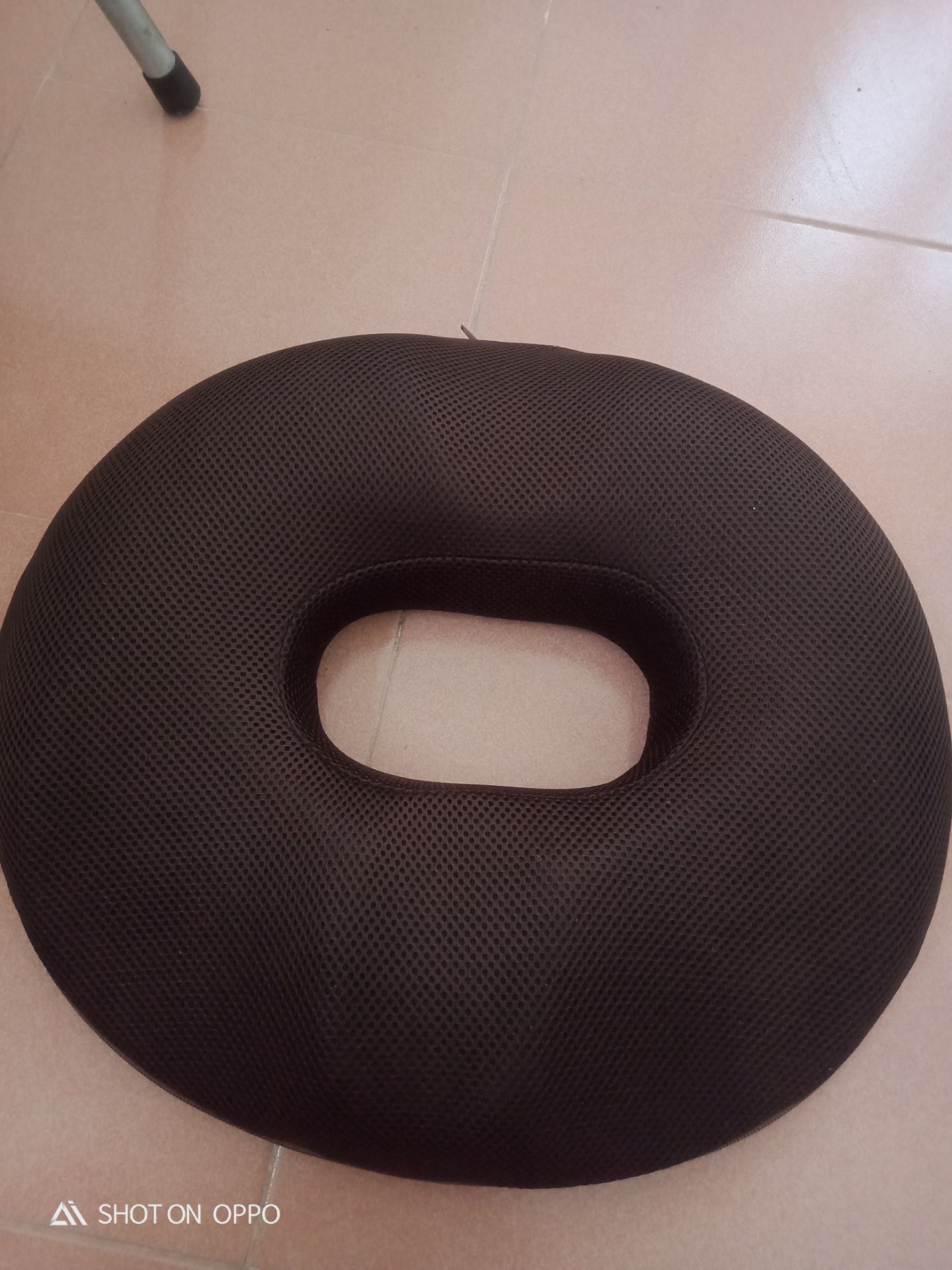 đệm ngồi khá êm, thoải mái hoặc quỳ gối khá dễ chịu. Cảm ơn shop và Tiki rất nhiều