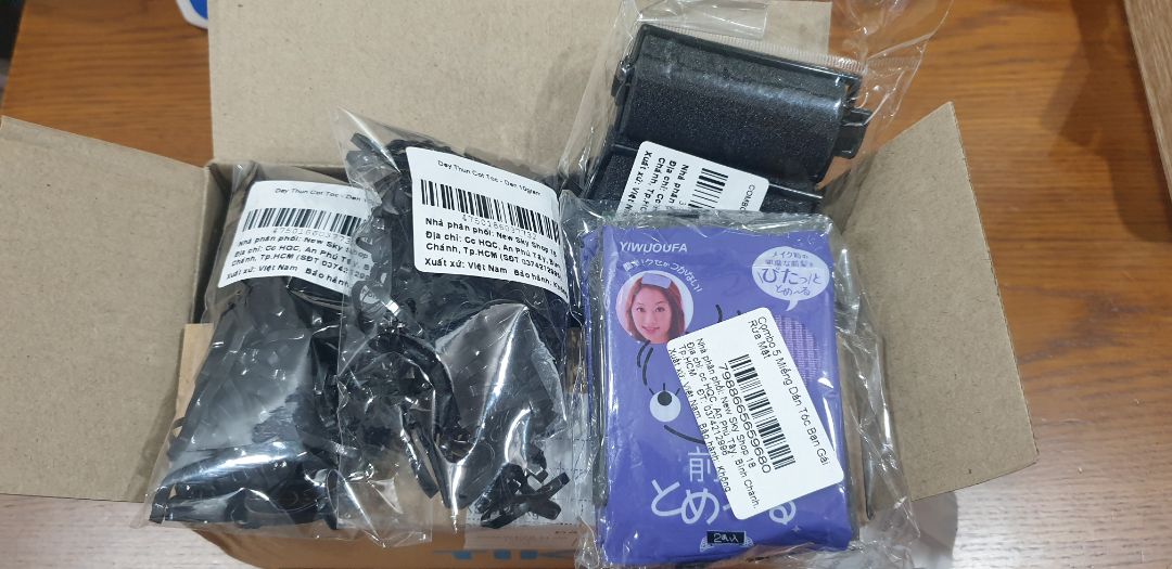 Đơn hàng giá trị thấp mà giao siêu tốc, hàng như hình đóng gói kỹ càng, lại kèm quà tặng là bịch thun buộc tóc.