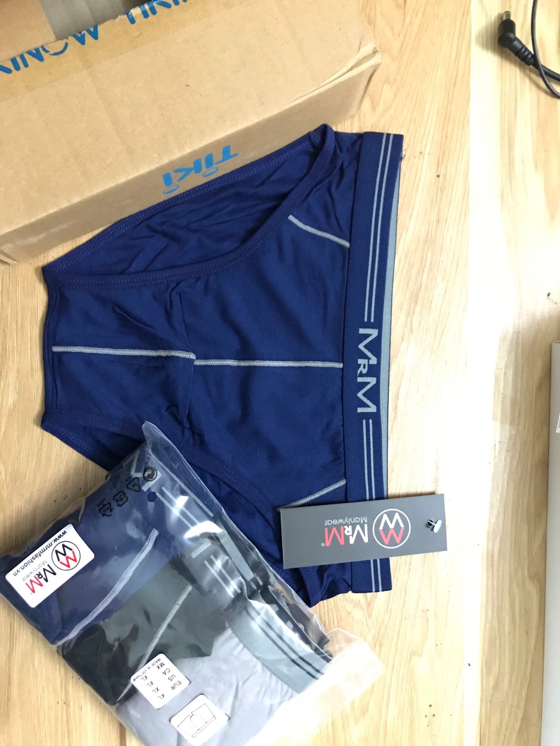 Vừa nhận được quần sịp của tiki, cực kì hài lòng, chất vải co giãn tốt, đường may cẩn thận, rất hài lòng. Mua trên tiki chưa bao giờ làm mình thất vọng, sẽ tiếp tục ủng hộ Shop