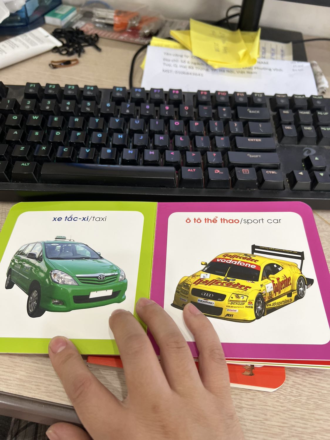 Sản phẩm như mô tả 
Sách cứng 
Nhưng hơi it trang 
Vẫn đánh giá 5 sao 
Giao hang siêu nhanh