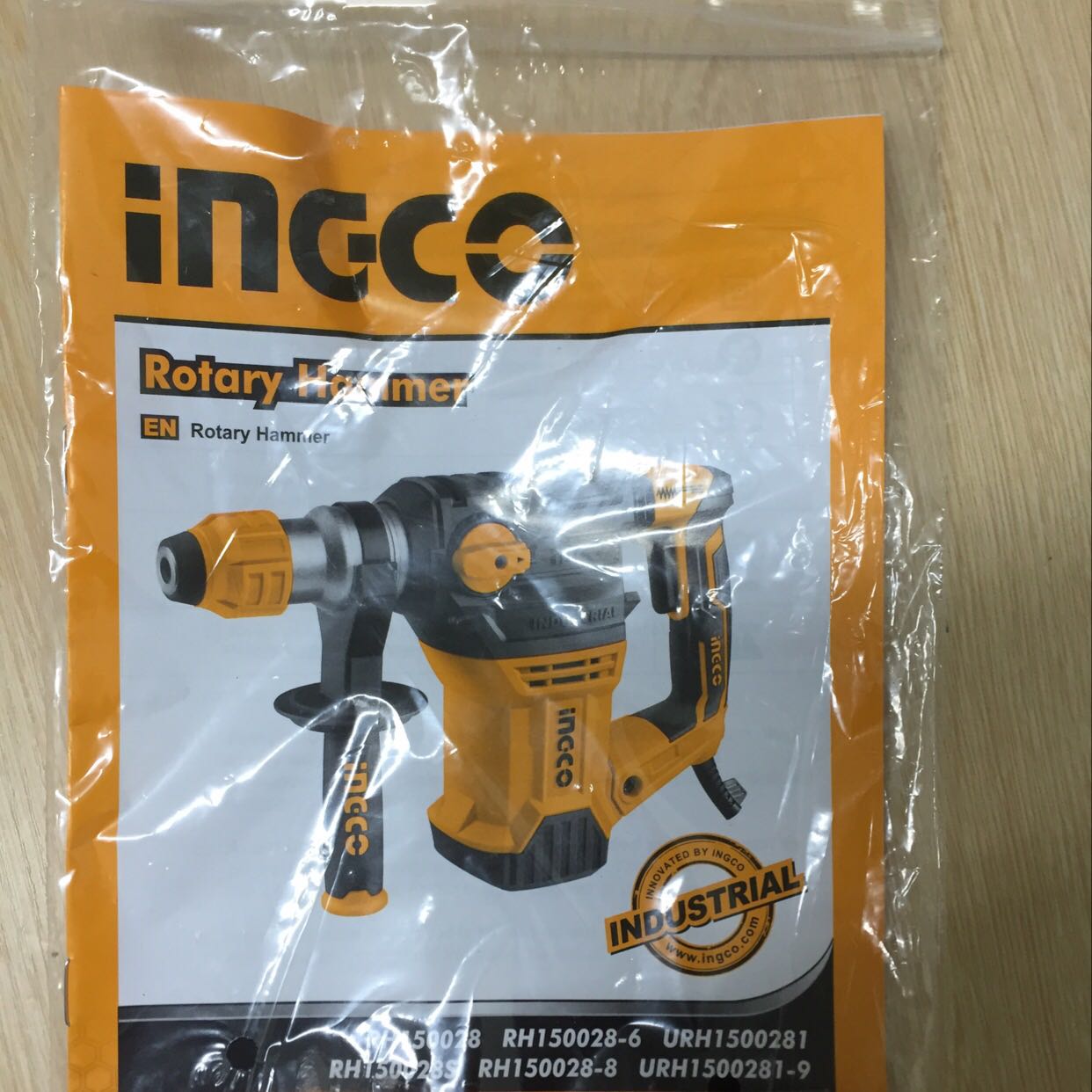 Giá tốt, nên mua, máy khá nặng,thích hợp xây dựng