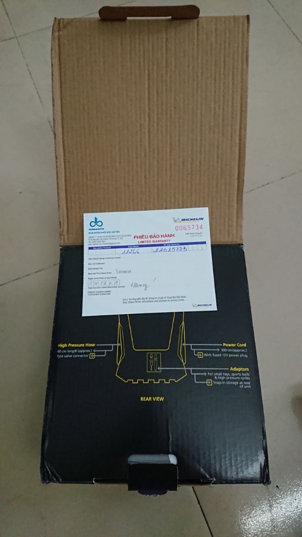 Sản phẩm được đóng gói kỹ lưỡng, giao nhanh. Hộp sản phẩm full box, đầy đủ phụ kiện đi kèm( 2 vòi bơm, adapter, 2 phiếu bảo hành). Máy bơm mạnh, tự ngắt khí đúng áp suất cài đặt.