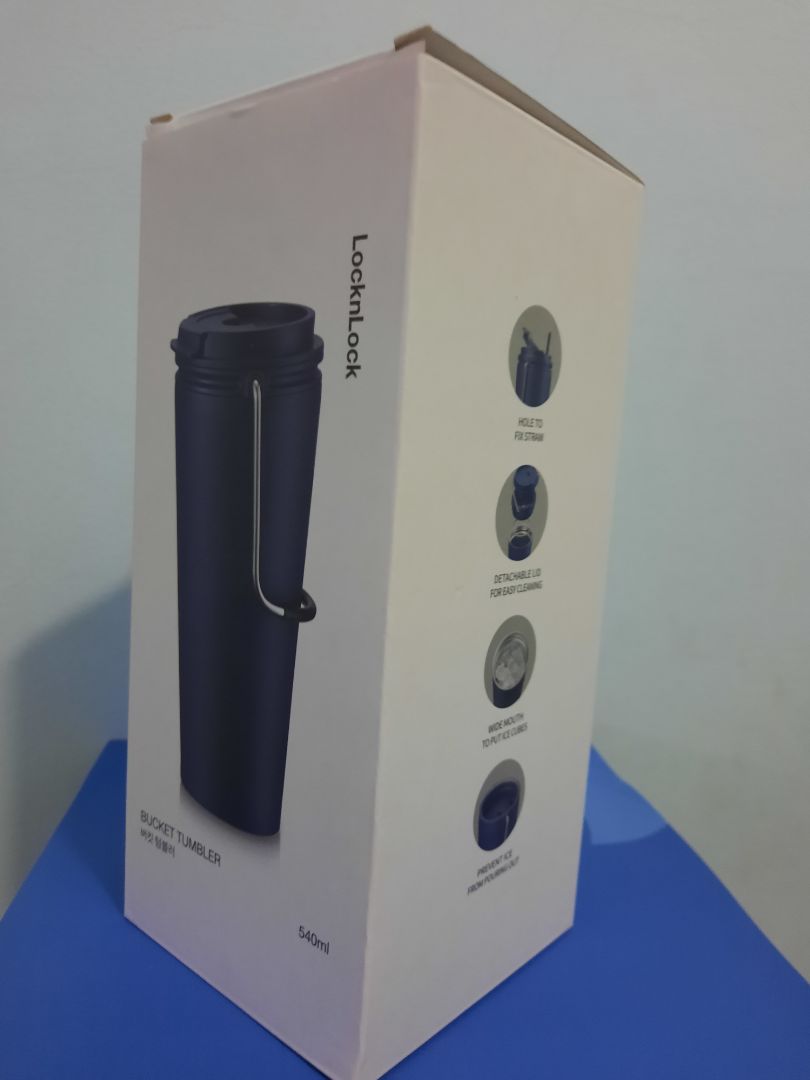 Sản phẩm đẹp, tổng thể thiết kế rất ưng.
Mình mua màu sơn xanh navy nhám, trọng lượng cầm khá chắc tay. Tay cầm dày và chắc chắn, có lớp chống va chạm vào thân ly tránh trầy xước. Đế chống ồn và chống trượt để khá chắc chắn.
Hộp sản phẩm có tờ HDSD (tiếng Hàn, Anh, Trung), đáy hộp có HDSD tiếng Việt và thông tin xuất xứ, nhập khẩu khá rõ ràng.
Là một sản phẩm rất đáng mua trong các đợt giảm giá của Tiki trading.