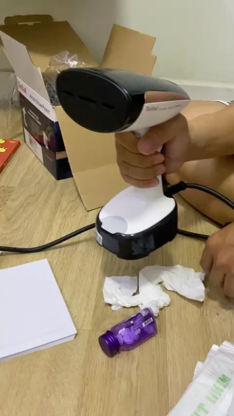 Mua tới giờ mới đem ra dùng thì chỉ kêu tạch tạch, nhấn giữ rất lâu cũng không dùng được, đã đổi cái mới