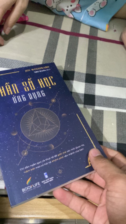 giao nhanh, sách đẹp, tuy nhiên phí ship của tiki còn cao, khó cạnh tranh được với ***