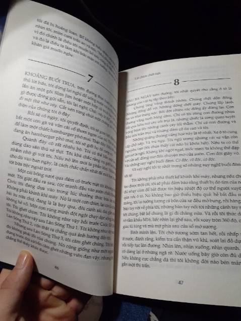 Sách hay, có bao bọc, bìa rất đẹp.
Gói hàng còn bị rách.