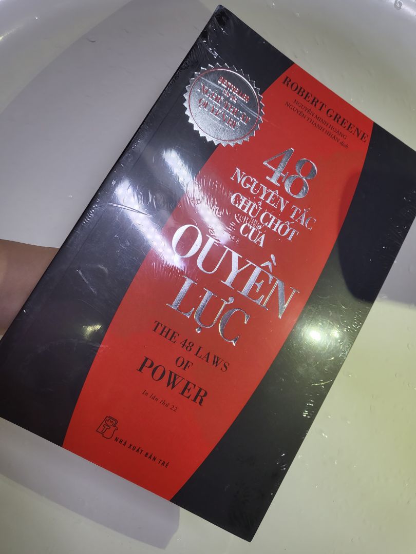 thấy đóng gói sơ sài thật nhưng may sao hàng mình chả bị gì, sách thấy vài chổ in lỗi thôi.
sách này quá nổi bên *** Mỹ lun, nên mua nha mn, viết dể hiểu cực mà thấy phong chữ hơi xấu xo với bảng góc.
( để máy trang cho mn đọc thử)