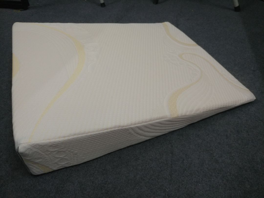 Trải nghiệm vài ngày thì thấy tương đối hài lòng, giá ổn, chất lượng ổn, hình thức rất ổn do máy mình chụp hơi tối. Điểm trừ có lẽ chỉ có vỏ gối màu sáng mà mình chỉ thích màu tối.