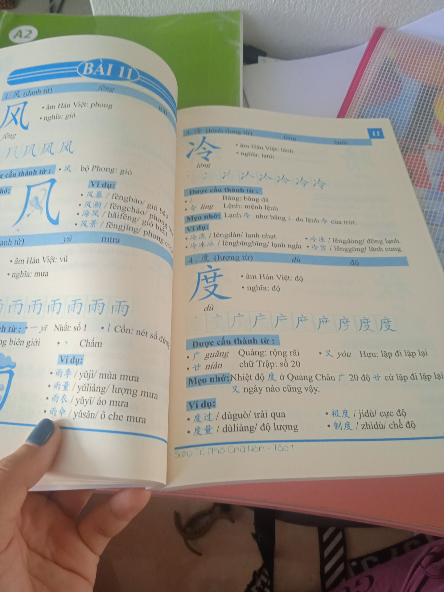 chờ em hết rớt môn tiếng trung rồi em mua tiếp. Sách được gói rất chắc chắn, qua 7749 miếng keo mới lấy được quyển sách ra. Nói chung là chim ưng ạ?