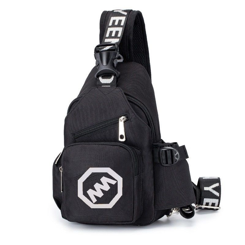 Kích thước 32cm x 18cm x 7cm gọn gàng, Kích thước không quá lớn nhưng  đủ để chứa tất cả những vật dụng cần thiết ...hữu ích