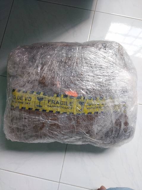 Chưa khui thùng hàng. Thùng bị ướt, có tình trạng bị vỡ sản phẩm. Đóng gói và vận chuyển quá tệ, nhìn vậy mà cũng giao cho khách được, cần khắc phục khi ngoại quan thùng hàng đã biến dạng thì đừng giao cho khách nữa nha. Còn khi lên ứng dụng gửi yêu cầu thì bắt khui thùng, khui chi cho khách hàng đóng gói lại nữa khi cả thùng hàng bị hư. Không tin tiki nữa nha.