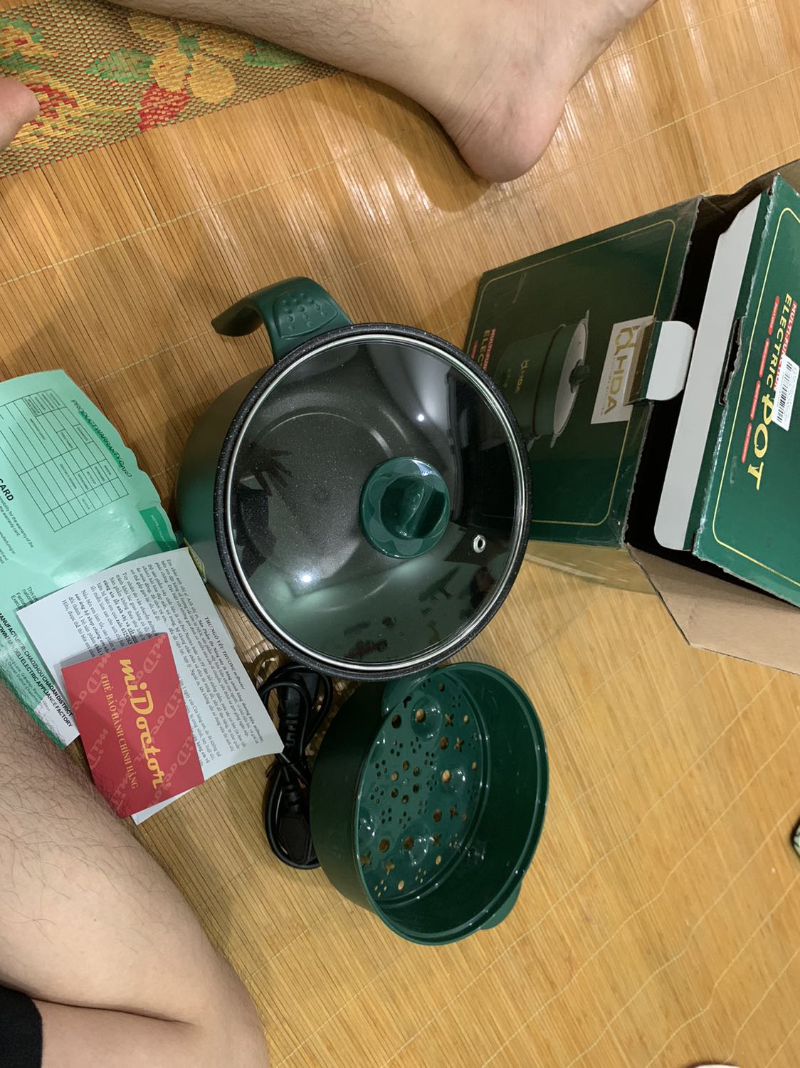 Hàng giá rẻ vậy mà đẹp mắt và dùng ổn lắm. Mình mời chuyển ra ở  1 mình thì dùng, mua 1 cái nồi cơm điện và nồi này dùng coi như tạm ổn, nối này luộc, dán, xào, hấp đều ok hết. Rất ưng ý