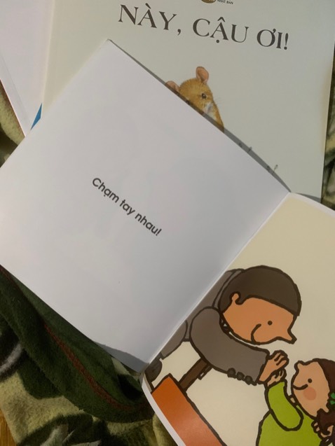 Sách xinh, nội dung hay con mình 1 tuổi cực thích cuốn này