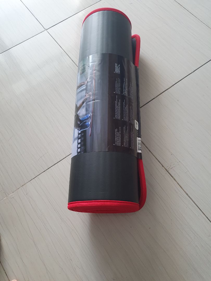 Ngay khi nhận được thảm tôi đã ko hài lòng vì thảm ko có dây đeo như quảng cáo. Ngoài ra thảm cũng ko có dấu thương hiệu adidas. Chất lượng sp kém. Tôi muốn được trả hàng . Đề nghị shop cho trả hoặc đổi loại thảm khác.