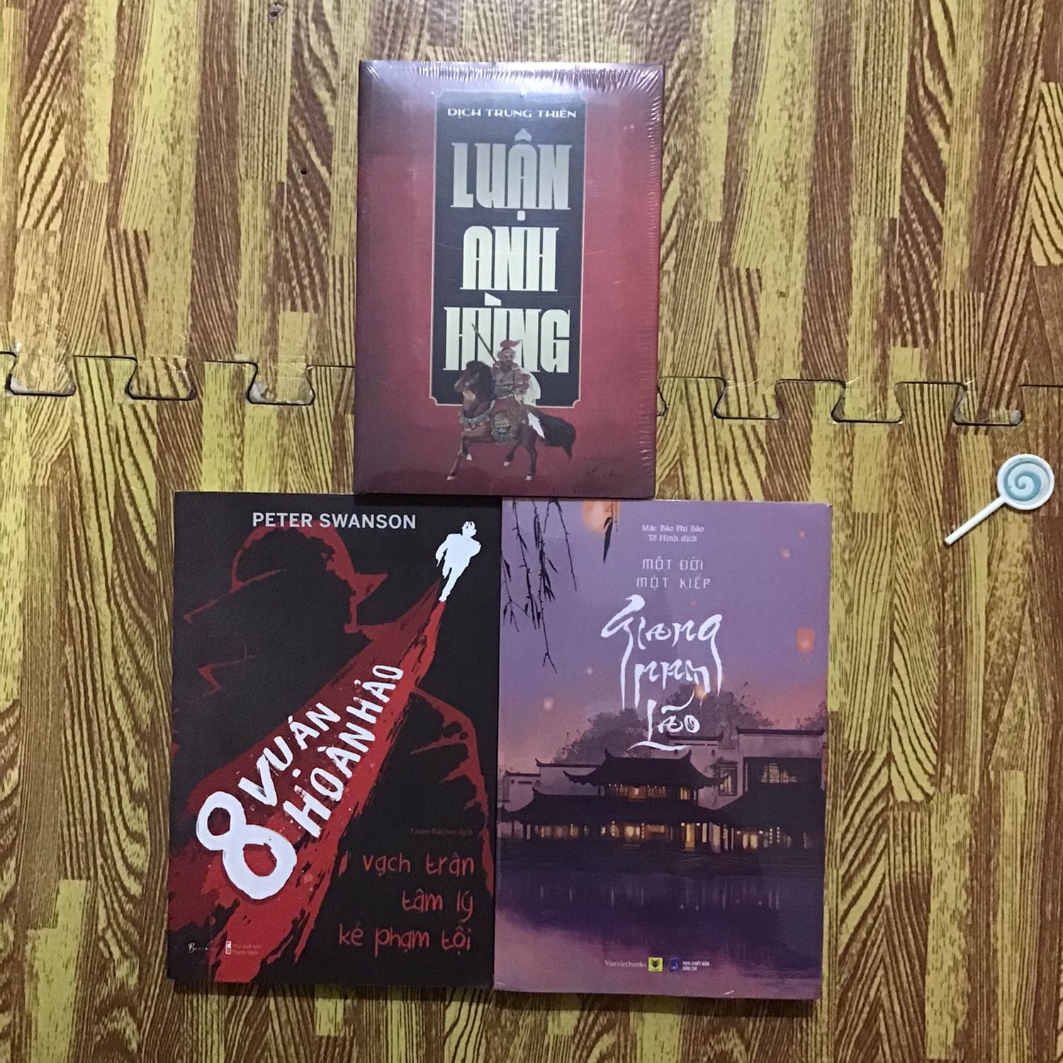 Đợt này thấy tiki đóng hàng cẩn thận hơn nè. Sách mới,tuy sale chưa sâu,chỉ khoảng 40% thôi nhưng áp mã các thể loại vào cũng đc rẻ gần 50%. Mê nên chiến luôn thôi. Sách mới,giao siêu nhanh