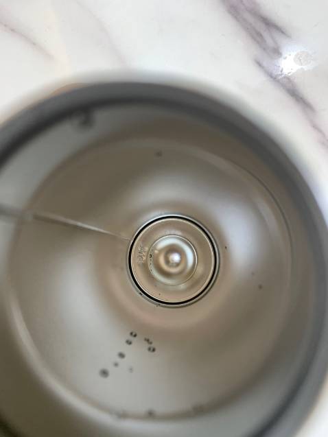 bình đẹp nhaaa. nhỏ xinh cao cỡ 20cm thôi. Giữ nước ấm tầm 6-7h. giữ lạnh thì rất tốt. cầm chắc tay rất thích. Thấy đáy bình để inox 316L xịn nha. hàng xịn không thua gì lock&lock nha, giá quá ngon