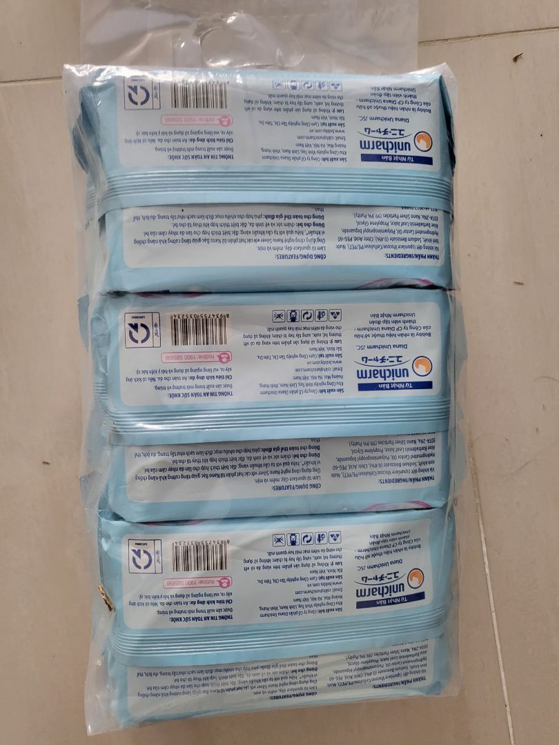 được tặng quà cũng dui nhưng mà cái thùng giao đến móp méo quá nhiều nên niềm vui giảm đi 1 nửa