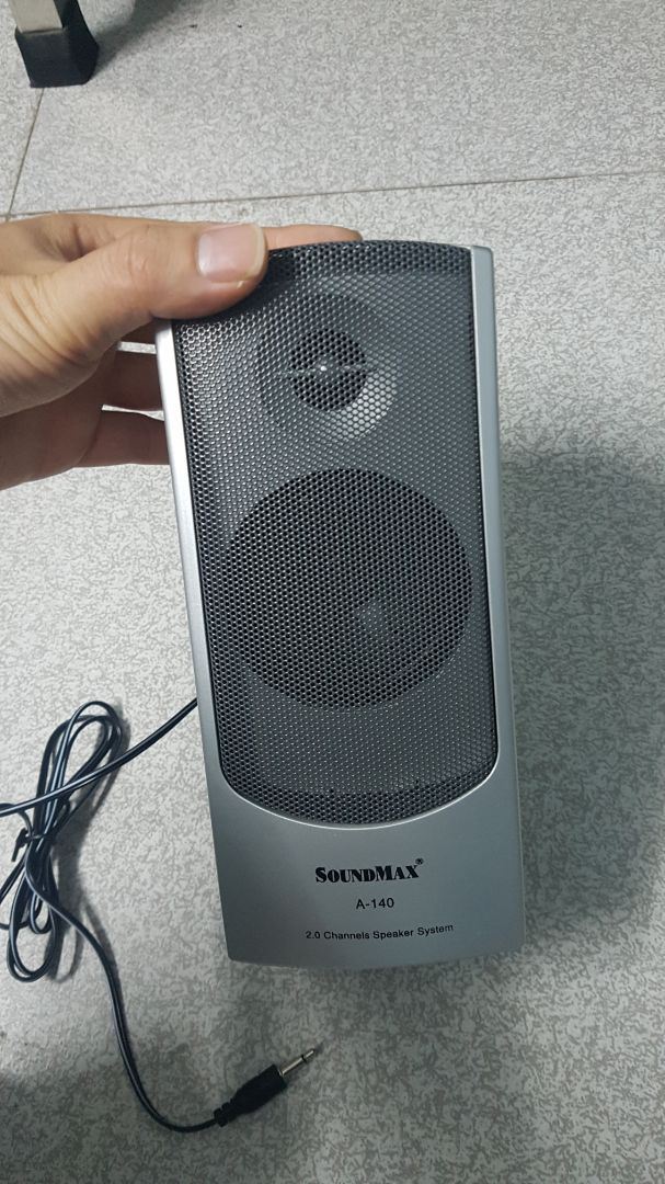 Mặc dù đọc kĩ review + tham khảo đủ thứ loa. Chốt quả loa này về. Loa phụ rè kinh hồn (bật to nhỏ đều rè),  loa chính thì dây chập chờn (để yên thì kêu ổn). Không bằng mấy loa mấy chục. Nhựa nhìn ảnh đẹp nhưng cầm thì nhựa rẻ tiền. Thôi thì tiền nào của nấy. Dính phốt tikinow lần 2 :(