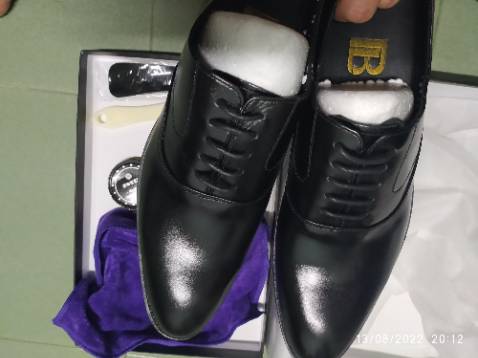 Giày đẹp, mang cũng êm chân, Shop còn tặng quà nữa.

Cảm ơn Shop và Tiki nhé!