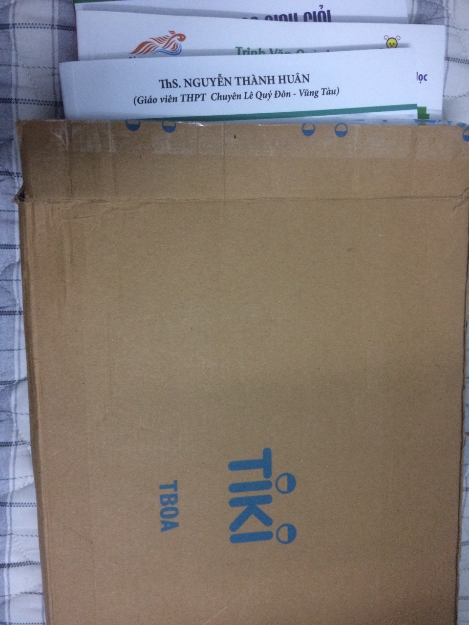 Thực sự sản phẩm rất tuyệt vời . Bìa sách mới không nhàu nội dung hay đóng gói cẩn thận khi giao hàng . Tuy nhiên một số chỗ hơi mờ nhưng vẫn cho 5 sao vì ship rất nhanh mới đặt hôm qua mà hôm nay đã ship đến shipper cũng chu đáo và thân thiện . Cảm ơn Tiki