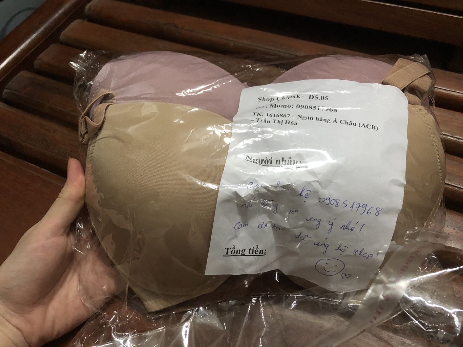 Sản phẩm chất lượng, giao hàng khá nhanh. Đặt hai màu da nhưng shop giao 1 da, 1 da hồng tím??? Tạm chấp nhận đc