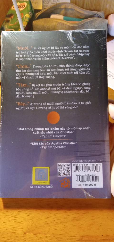 Bề ngoài sách đẹp quá trời luôn á, sách mới nguyên seal không móp méo hay bị lỗi gì cả. Nội dung sách thì khỏi phải bàn rồi. Ai fan trinh thám thì mình recommend mua nha....