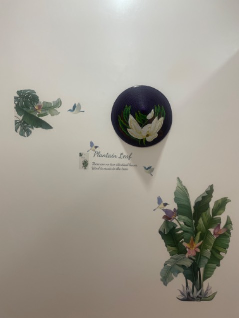 Hoạ tiết đẹp, màu sắc đẹp, dễ dán, giá hợp lý.