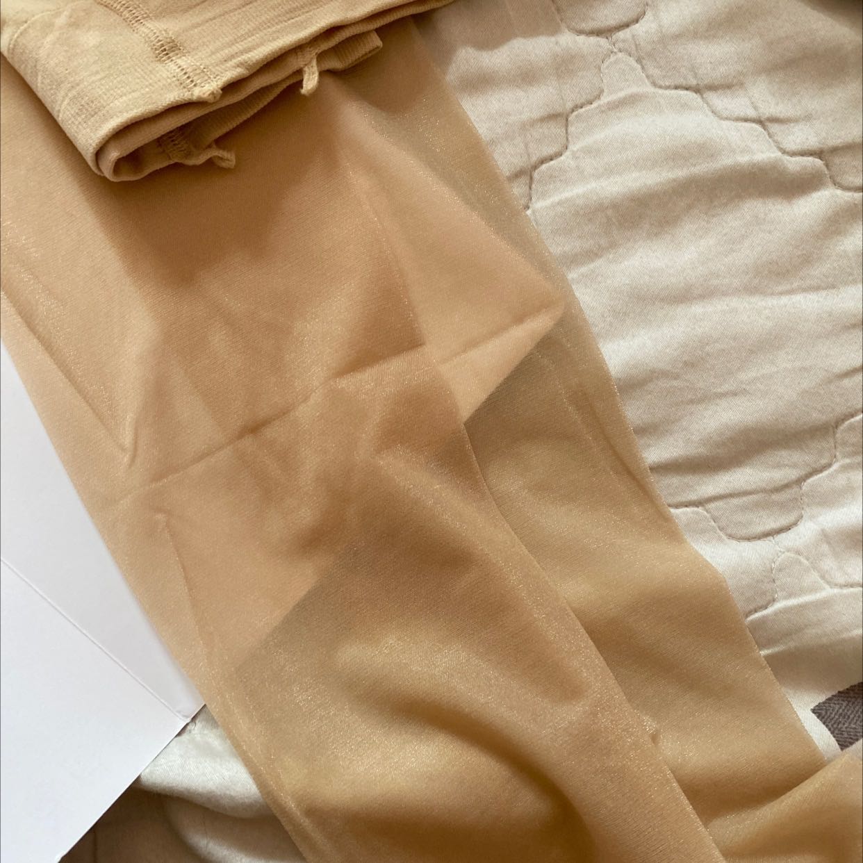 Mỏng nhẹ, kim tuyến đẹp
phù hợp các bạn 58kg đổ xuống