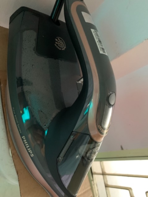 Bàn ủi công suất mạnh giúp ủi nhanh
Không lo cháy vải
Lúc đầu hơi nặng tay chút, riết cũng quen