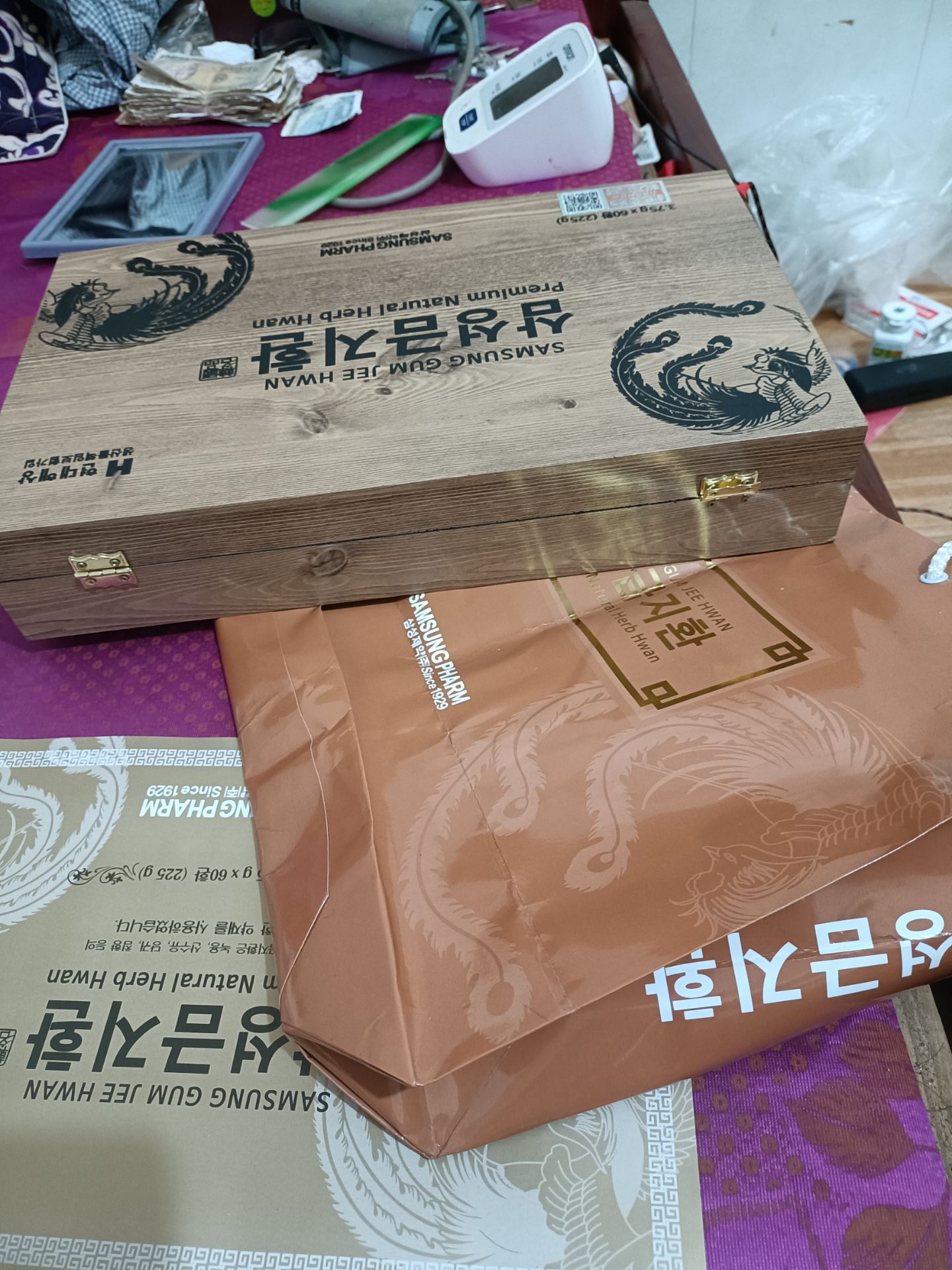 giao hàng hộp tháo tem cả các nút khóa hở hết không biết hàng giả hay hàng thật nữa