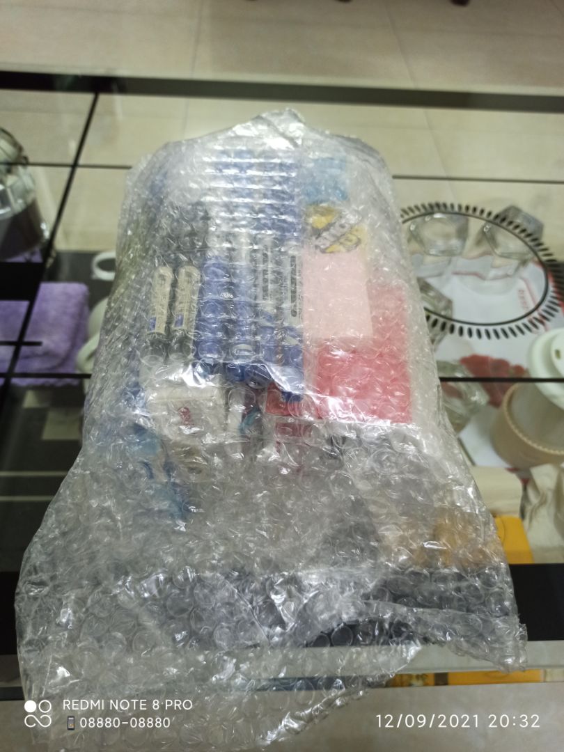 Tiki giao hàng nhanh, đóng gói hàng cẩn thận. Hàng của Deli chất lượng tốt, giá cả sale-off hợp lý nên mình cứ làm cả lố để dùng dần.