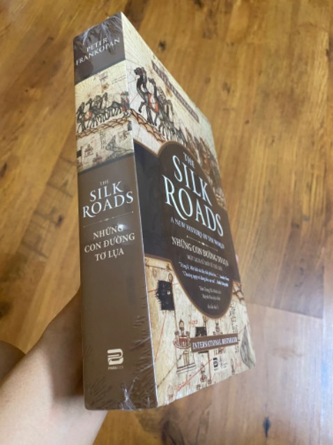 Đóng gói chưa đc cẩn thận nên hơi cấn góc chút. Về cơ bản là sách ok.