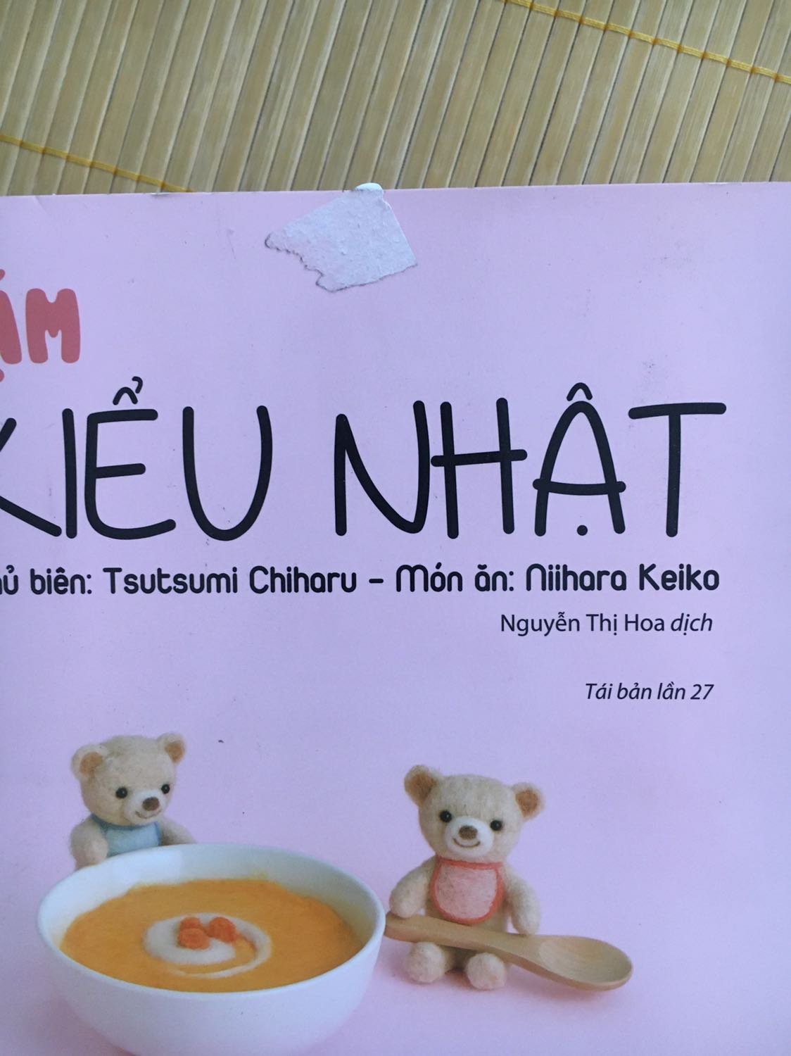 Sách mình nhận đc bị bẩn ở bìa, mép sách quăn, trông như sách cũ vậy. Mình thấy như vậy là k tôn trọng khách hàng. 
Điểm cộng là giao hàng rất nhanh, mình đặt cuốn này tối hôm trc thì trưa hôm sau nhận đc luôn. Sách mình nhận đc bị bẩn ở bìa, mép sách quăn, trông như sách cũ vậy. Mình thấy như vậy là k tôn trọng khách hàng. 
Điểm cộng là giao hàng rất nhanh, mình đặt cuốn này tối hôm trc thì trưa hôm sau nhận đc luôn.