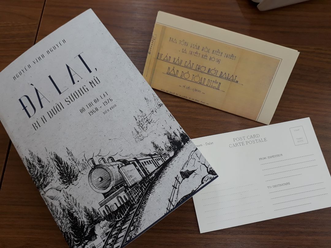 Chỉ mới vừa đọc sơ qua vài chương đầu, đây thực sự là tư liệu quý báu cho những ai trót gửi tình cảm của mình đến mảnh đất vùng cao nguyên Lang Biang. Những câu chuyện cũ, những giá trị xưa đều được tác giả gửi gấm, tái hiện lại trước mắt độc giả. Chân thành cảm ơn tác giả với nhưng tư liệu quý báu này