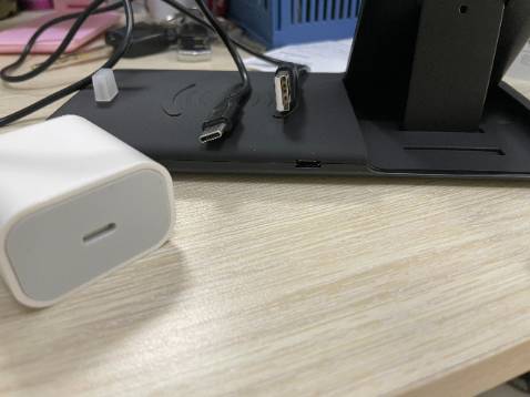 Cốc sạc và Đế Sạc trong hộp phải cần Dây Type C to Type C, nhưng lại cho dây USB-A to Type C, giờ phải mua thêm cọng dây nữa, chất lượng thì sài thời gian mới biết