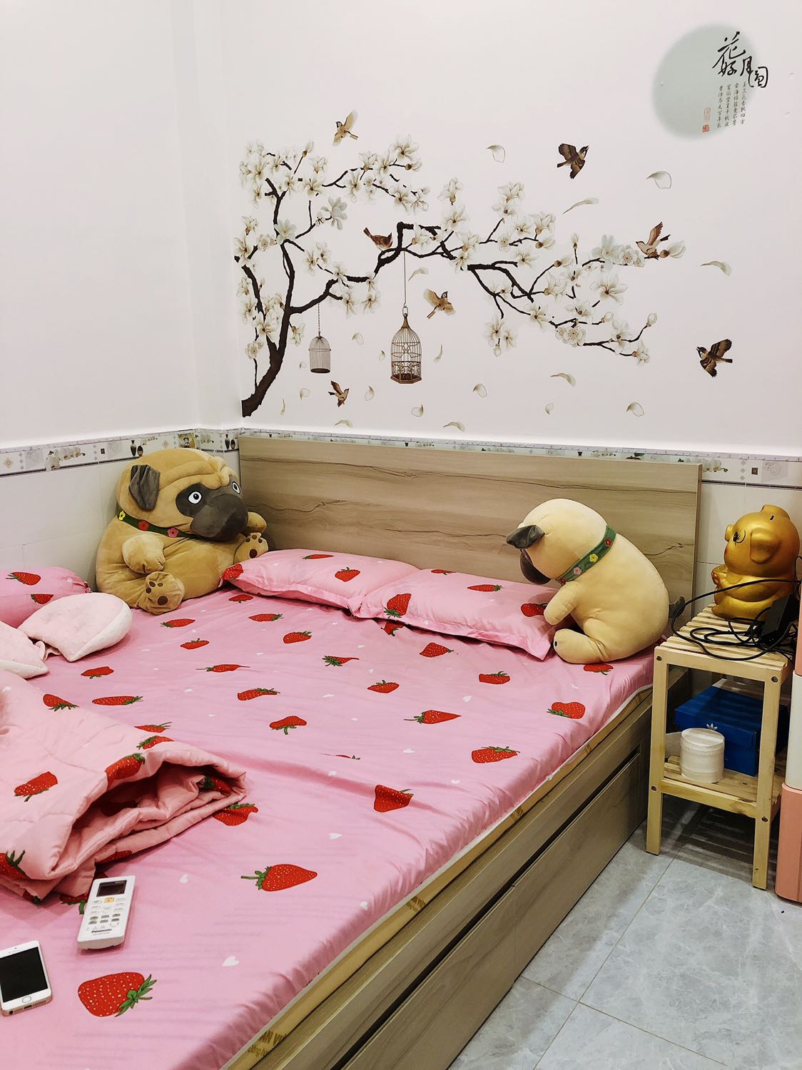 Giao hàng nhanh, lắp ráp cũng nhanh nữa. Giường đẹp và chắc lắm luôn