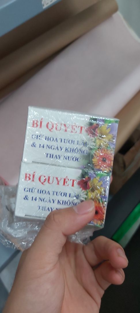 sản phẩm giao nhanh, cắm giúp hoa lâu tàn hơn bình thường nhưng mà mình yêu cầu xuất hóa đơn nhưng hơn 14 ngày rồi vẫn chưa có nên chỉ đánh giá 3 sao