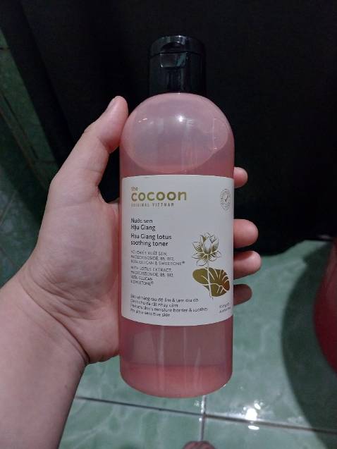 Sản phẩm dùng tốt, ẩm, đặc hơn nước 1 chút nhưng mà trừ về mùi hương thì mình không thíc lắm Sản phẩm dùng tốt, ẩm, đặc hơn nước 1 chút nhưng mà trừ về mùi hương thì mình không thíc lắm