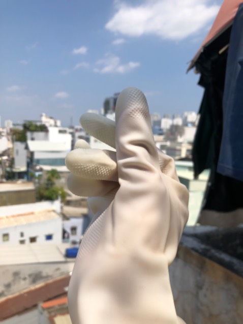 Xài 1 lần, lần sau phải mua chục đôi để dành xài dần, găng tốt, găng ko mùi khó chịu, bền khó thủng, mang thoải mái tay, cầm bát đĩa chắc tay khi rửa bát!