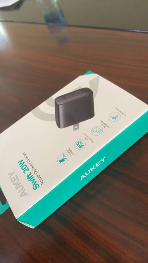 Sản phẩm chất lượng. đúng hàng của aukey. tem mác đầy đủ. Sạc nhanh. shop đóng gói cẩn thận. đặt hàng mua dịch nên giao hơi chậm nhưng không sao. Sẽ ủng hộ shop lần sau