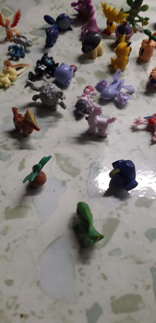 nói chung là tượng trưng quá..các con vật không đứng được nhiều..ba dớn nhựa dư..màu sắc bị nhòe lem..