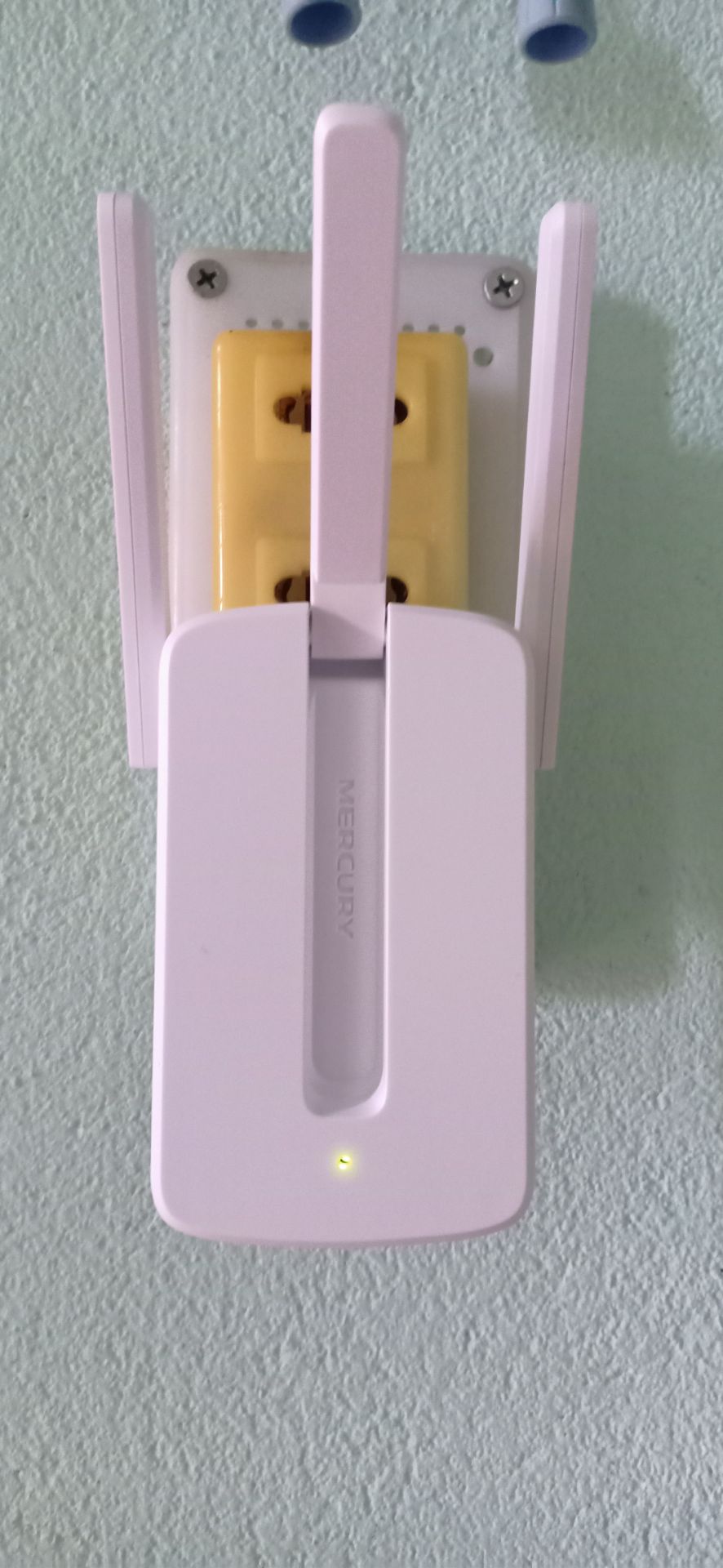 Sản phẩm giống mô tả, gửi hàng nhanh, đóng gói cẩn thận, kết nối dễ, thu và phát sóng mạnh. Mình muốn đổi MK cục phát cho khác wf gốc lại không được. Xin hỏi nó có chức năng đổi MK để khác với MK của wf gốc không?