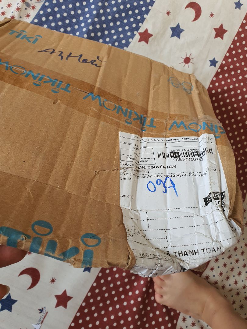 hộp bánh đặt từ 14/7 mà 16/9 mới nhận được hàng, thùng hộp móp méo, bịch bách bị rách bể, bánh bên trong chai cứng hết k ăn được. đề nghị đổi trả hàng.