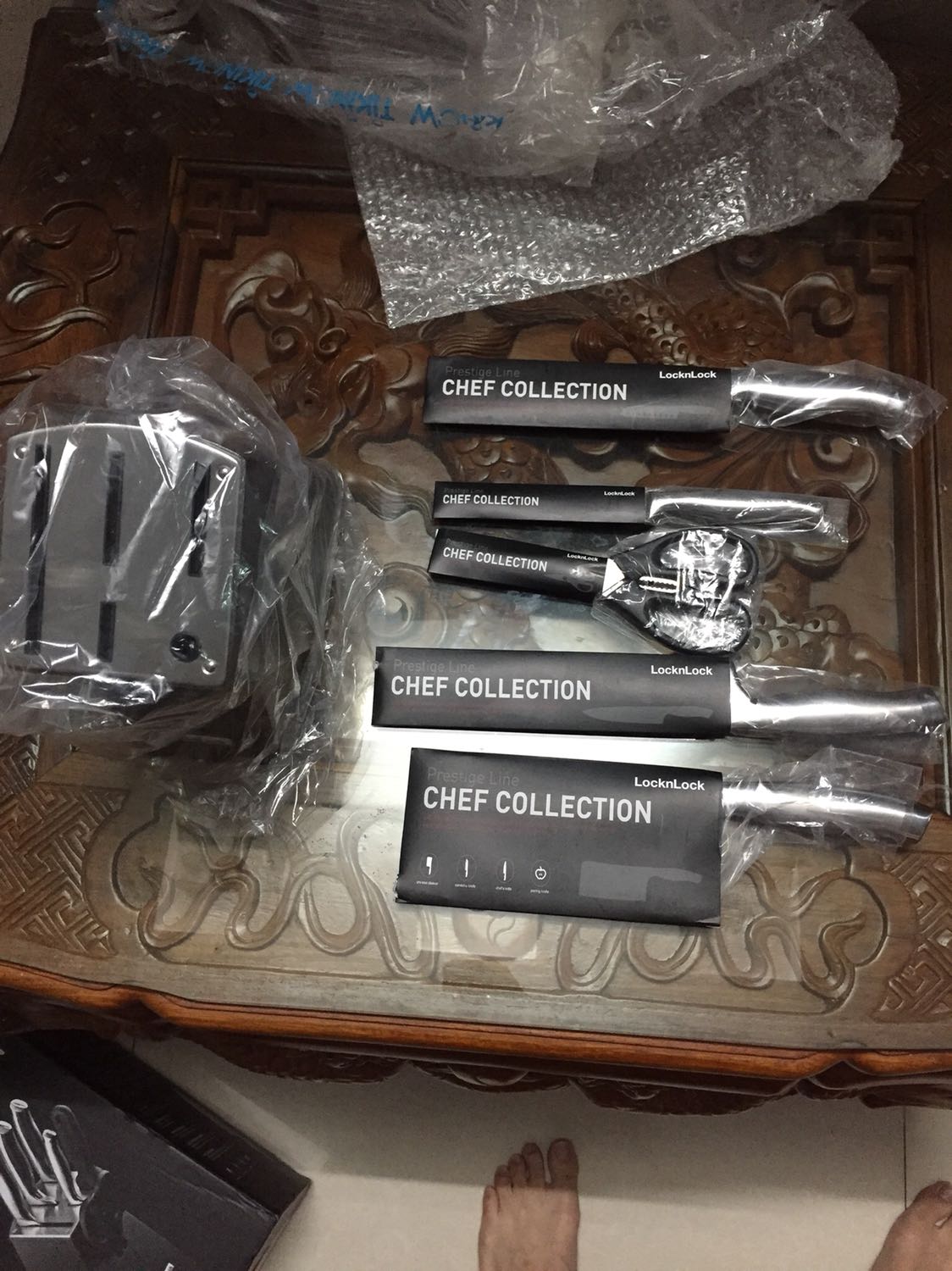 Giao hàng thiếu, bộ 7 món nhưng chỉ giao 6 món. Khiếu nại cả tuần nhưng cũng chỉ nhận được thông tin là đang kiểm tra. Mua hàng ở tikitrading rất nhiều lần rồi nhưng đây là lần thất vọng đầu tiên. Làm ăn như vậy bảo sao người ta chuyển sang mua ở mấy sàn thương mại điện tử khác hết!