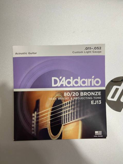 Đã check chính hãng, đúng dây D'Addario là oke rồi, lên dây và chơi thôi, dở hay hay còn phụ thuộc vào đàn xịn hay không và đánh tốt hay không nữa :D