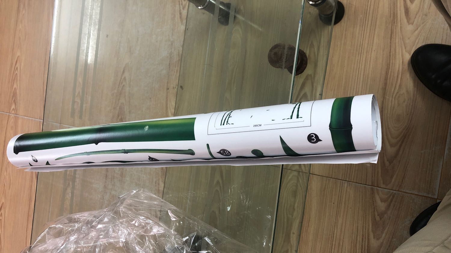 Làm sao để sản phẩm sau khi dán có kích thước 2,95x1,65 m đây, rõ ràng là cố tình đánh *** người dùng, sản phẩm không đúng như mô tả