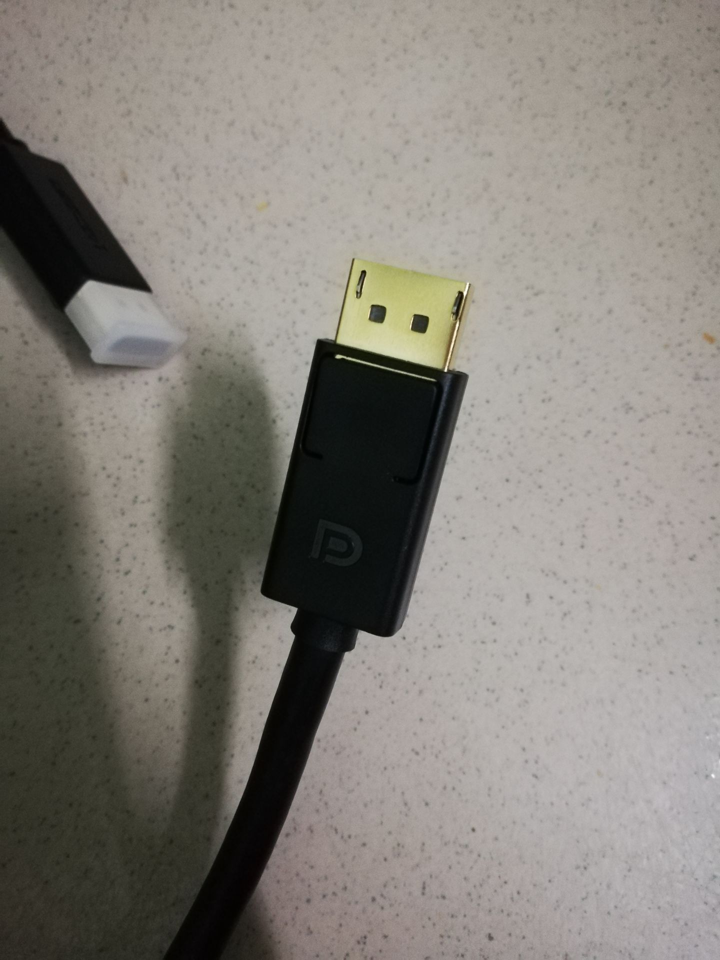 Mình đã mua cọng cáp này với giá 99k, nhưng sản phẩm hoàn toàn không như hình, hình thức rất sơ sài như cáp tháo màn hình. Đổi trả lại và chọn nhà bán hàng khác với giá 180k, những gì mình nhận đc, mình hoàn toàn hài lòng. Tiki nên tách bạch các nhà bán hàng để tránh sản phẩm bị đánh giá sai chỉ vì 1 trong số các nhà bán hàng mập mờ, làm mất uy tín sản phẩm.