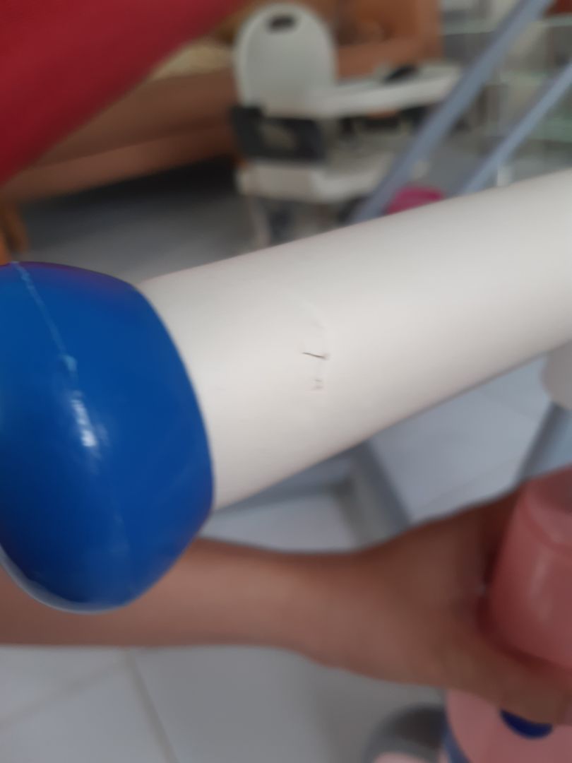 sản phẩm quá kém. đóng gói rách nát xe bị lủng bánh và tay cầm cũng bị rách. Shop tệ hơn mình tưởng sản phẩm quá kém. đóng gói rách nát xe bị lủng bánh và tay cầm cũng bị rách. Shop tệ hơn mình tưởng