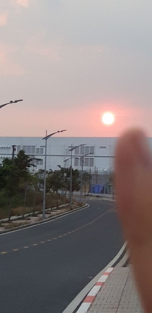 đúng là tiếng lành đồn xa, dùng ẻm xong rất thích vì da sạch trơn, có lớp dầu ở trên nên lắc đều trước khi sd và rửa mặt thật sạch sau sd nữa là ok liền. Da mình dễ bị kích ứng và nổi mụn, nhưng dùng rất thích và hiện chưa thấy dấu hiệu gì ko hợp cả. Nên thử.