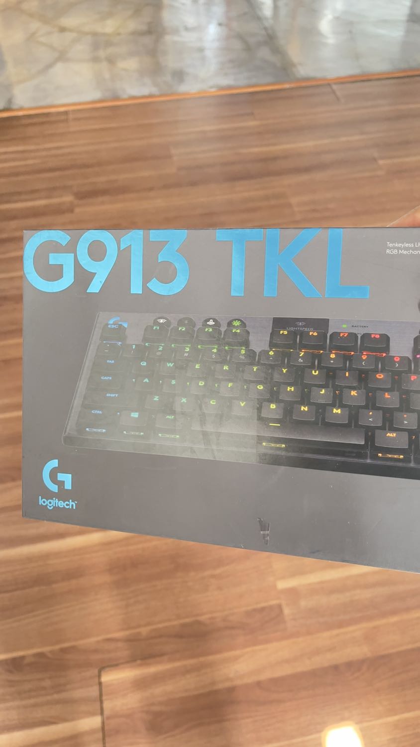 Đóng gói cẩn thận, còn nguyên seal. Tiki giao hàng nhanh. Anh giao hàng nhiệt tình, vui vẻ! Cảm ơn Tiki và shop NGUYENVUSTORE!